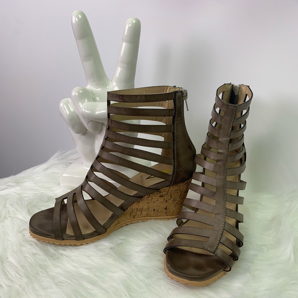 Wedge Sandals Taupe sz 7.5 EUC